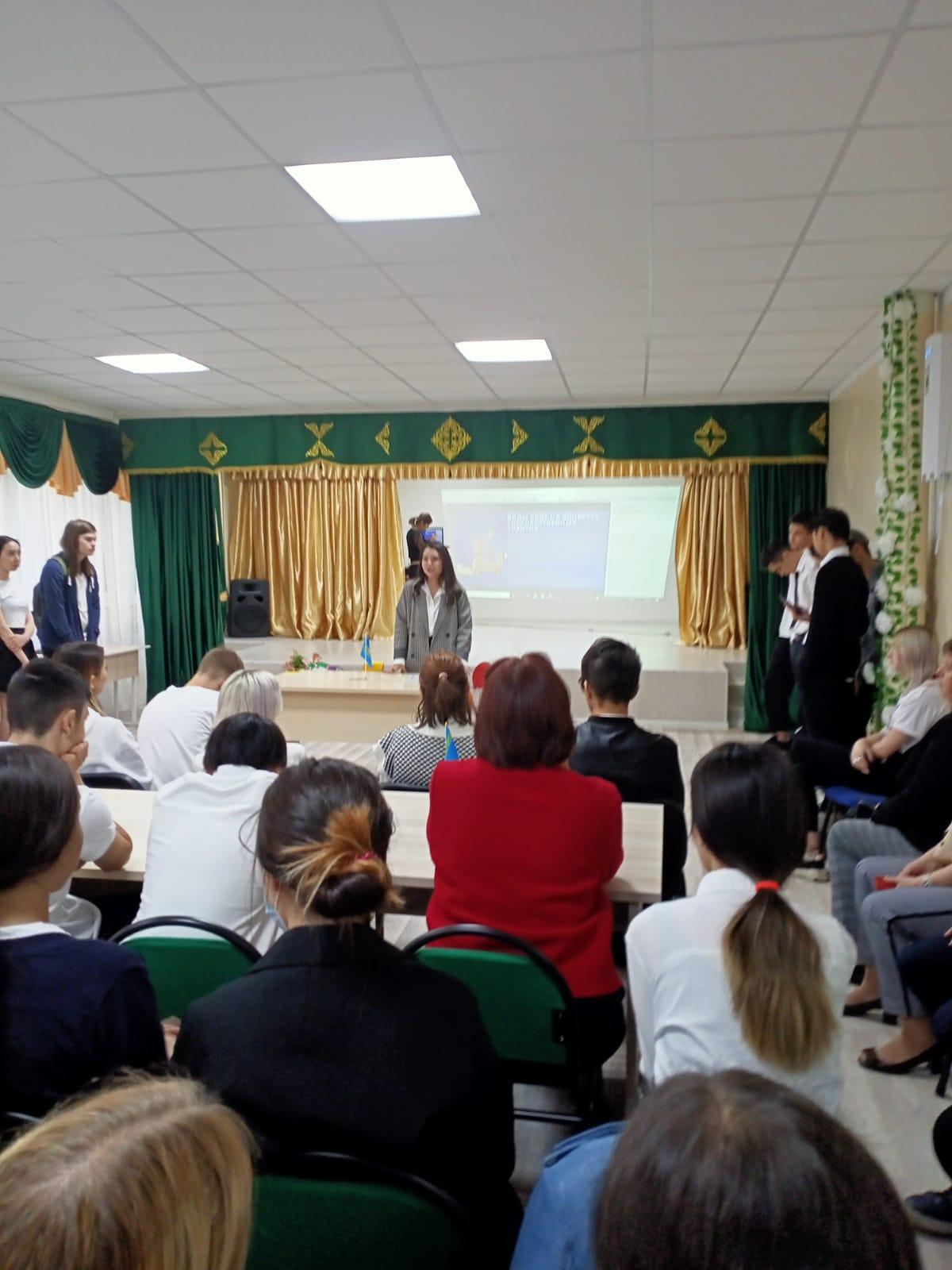 Сегодня в КГУ "ОШ № 135" состоялась встреча выпускников с представителями образовательного центра UniDem.