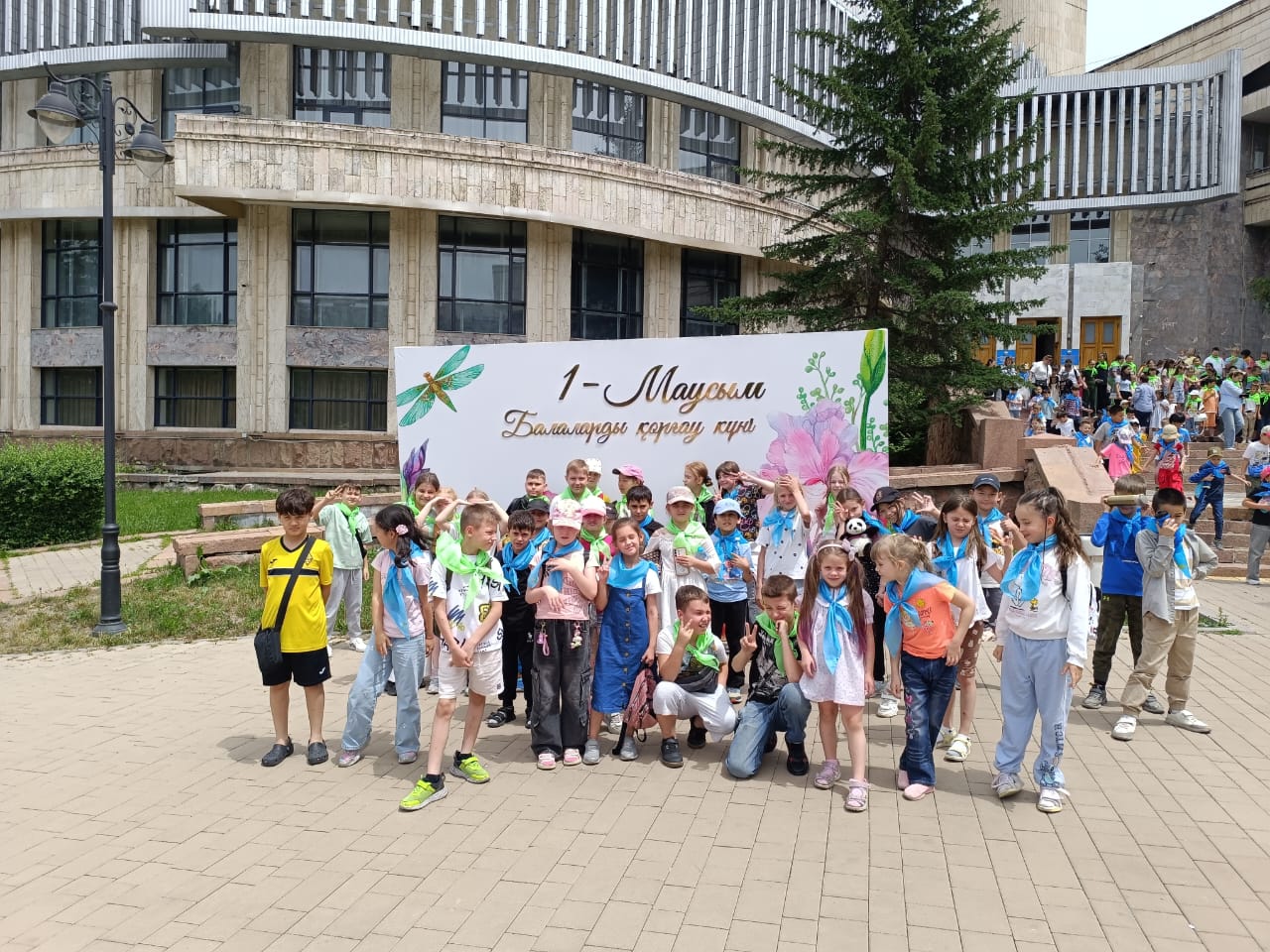 "Балдырған" лагерінің тәрбиеленушілері "Дюймовочка" спектаклін тамашалады