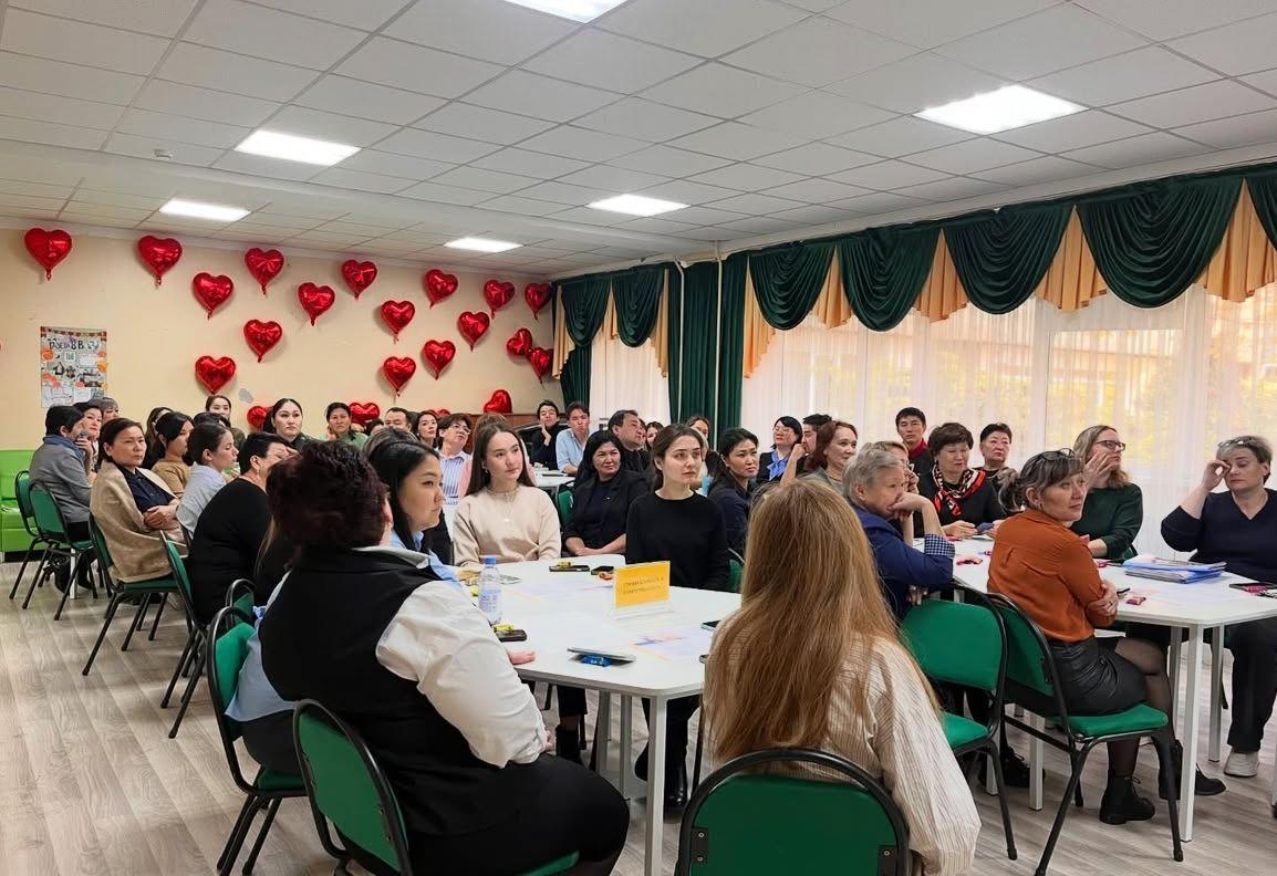 2025 жылғы 30 қазанда мектепте «Адал Азамат» ұлттық бағдарламасын іске асыру аясындағы білім алушыларды тәрбиелеудің өзекті мәселелері» тақырыбында №2 педагогикалық кеңес өтті.