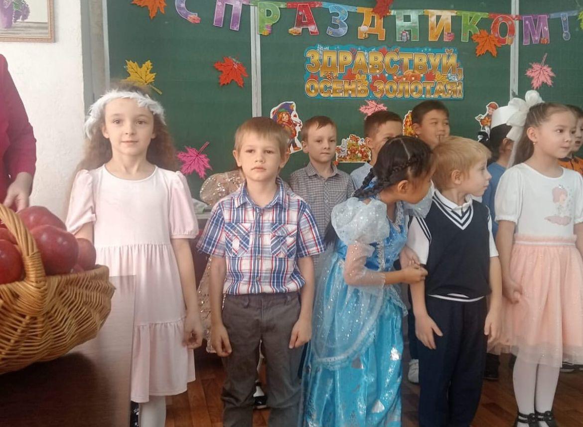 «Бүгін 1 «А» сыныпта Магитис Валентина Григорьевна жетекшілігімен жарқын, жылы әрі өте көңілді Күз мерекесі өтті!»